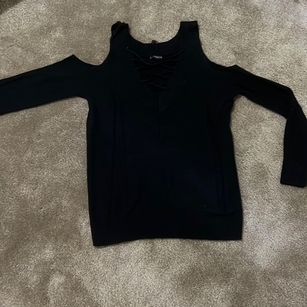 Women’s express xxs black shoulder sweater new no tags
